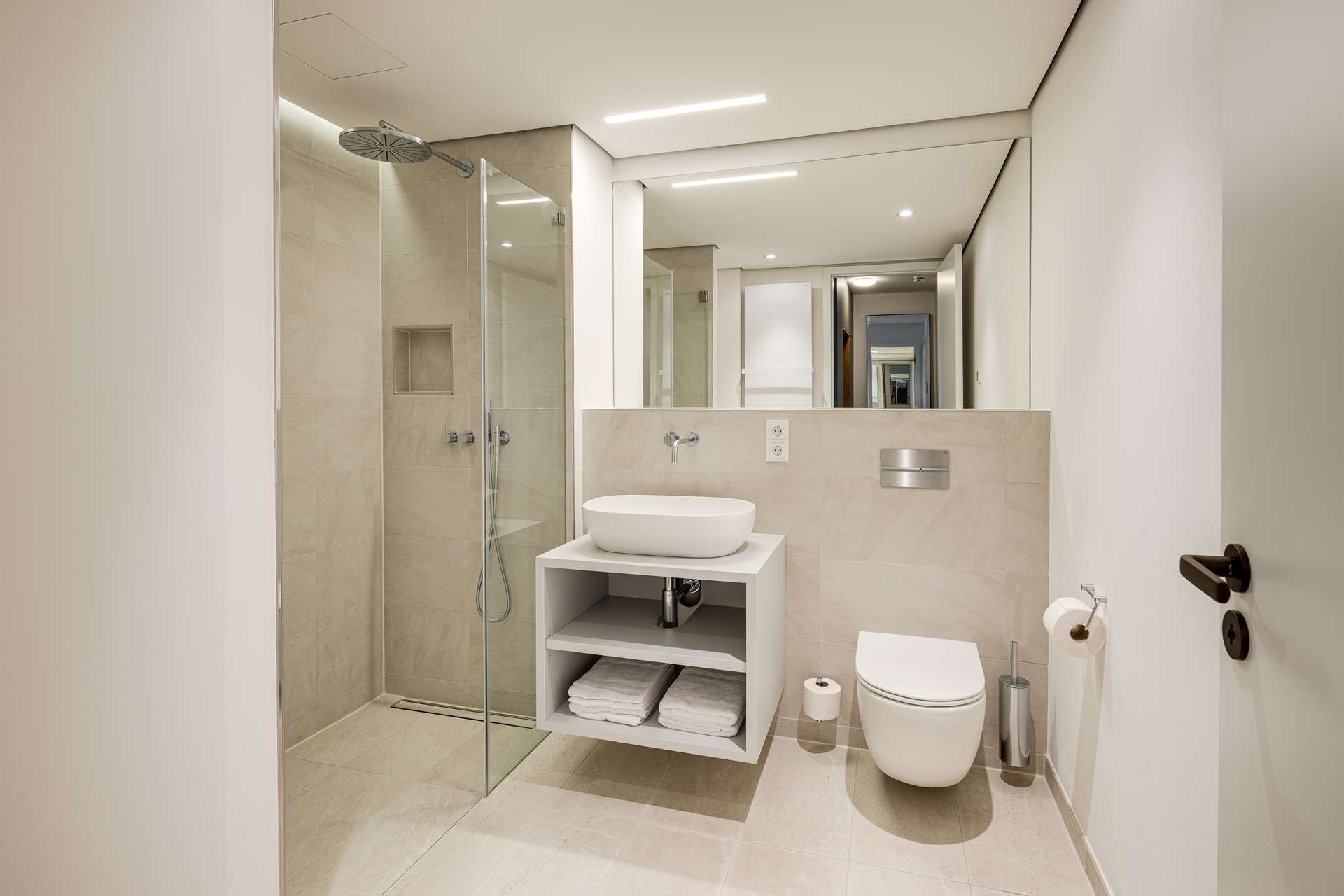 Luxuriös möbliertes Stadtapartment im repräsentativen Neubauensemble - Bad