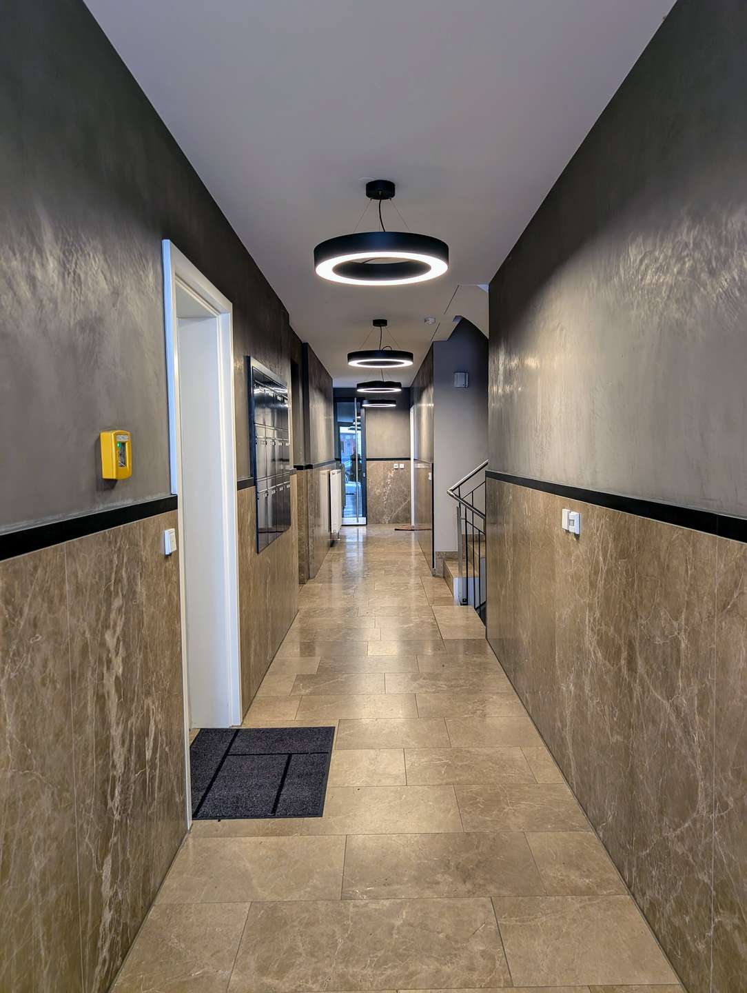 Topadresse für höchste Ansprüche : Design und Qualität in Perfektion - Flur