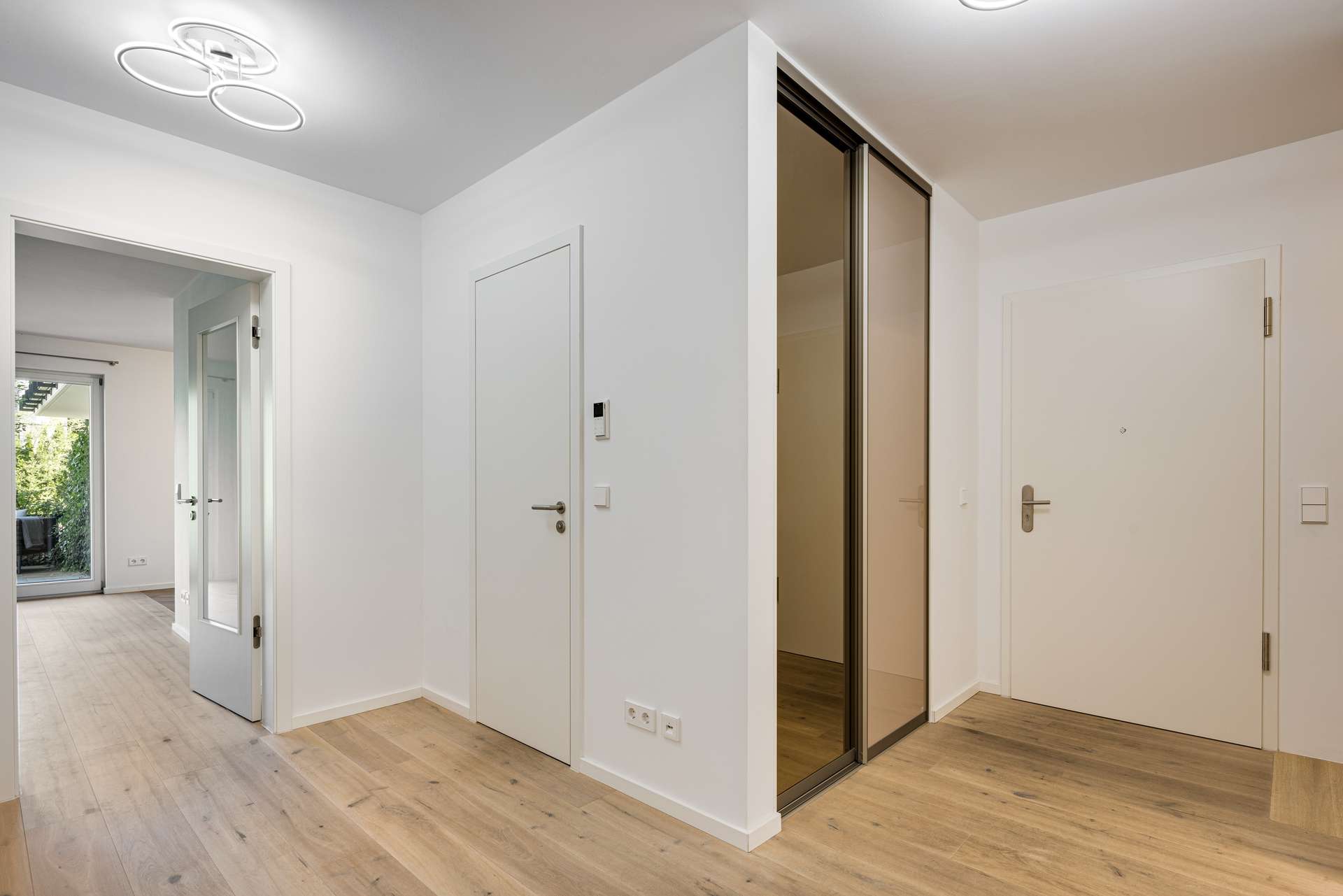 Topadresse für höchste Ansprüche : Design und Qualität in Perfektion - Flur