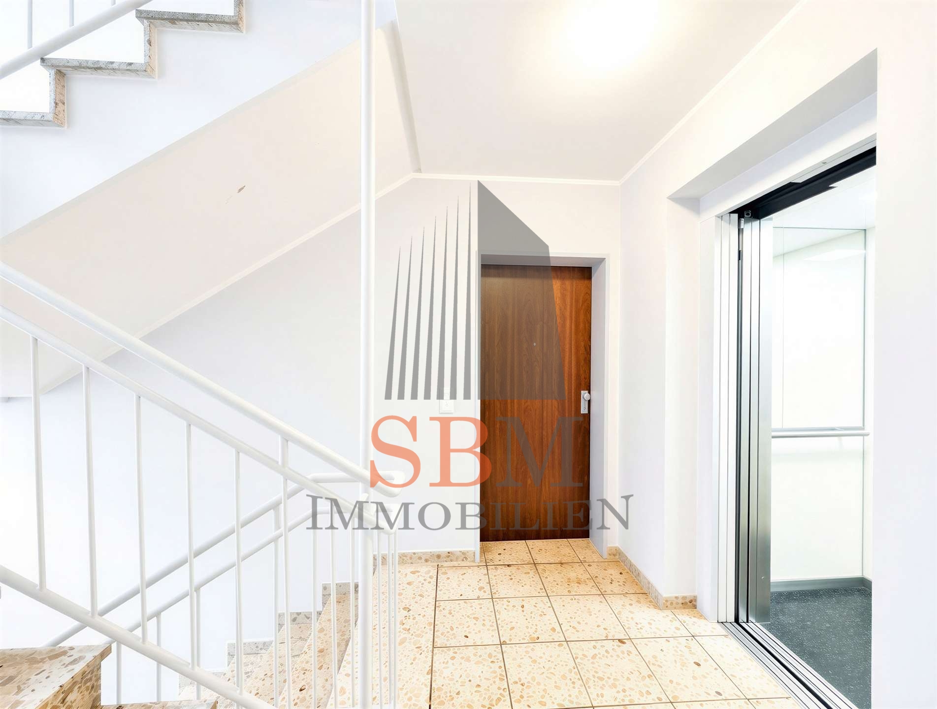 Sonnige 3-Zimmer-Wohnung mit Balkon zum Innenhof - Eingang