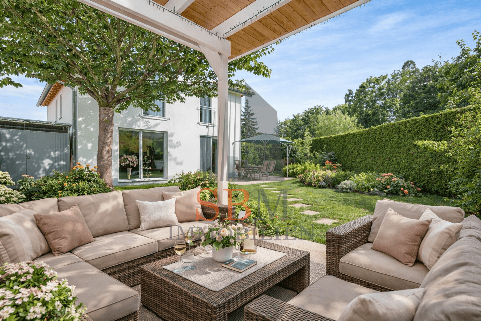 Elegantes Einfamilienhaus mit traumhaftem Garten, Atelier und PV-Anlage - Terrasse