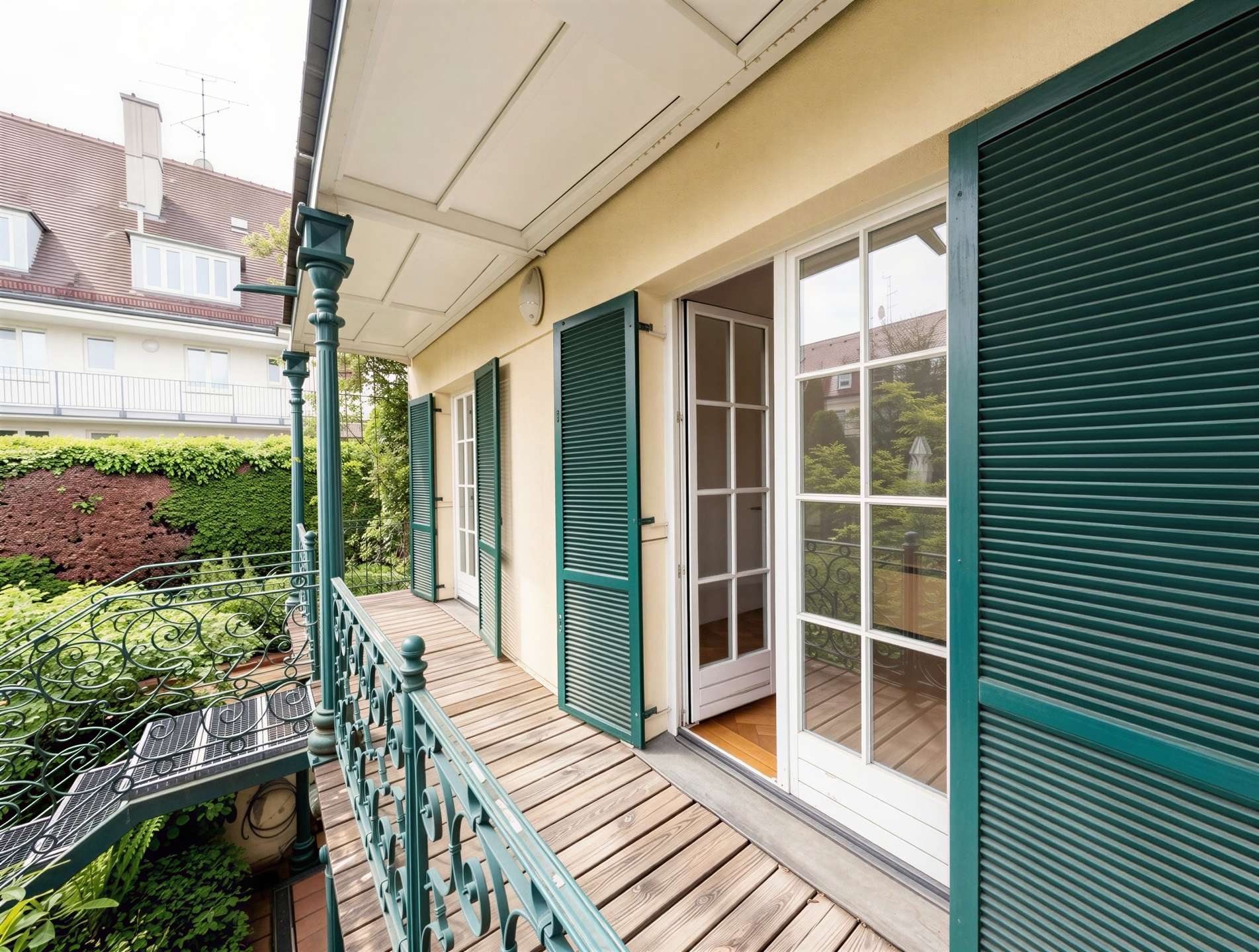 Repräsentative Büroeinheit mit Altbau-Charakter in Nymphenburg - Balkon