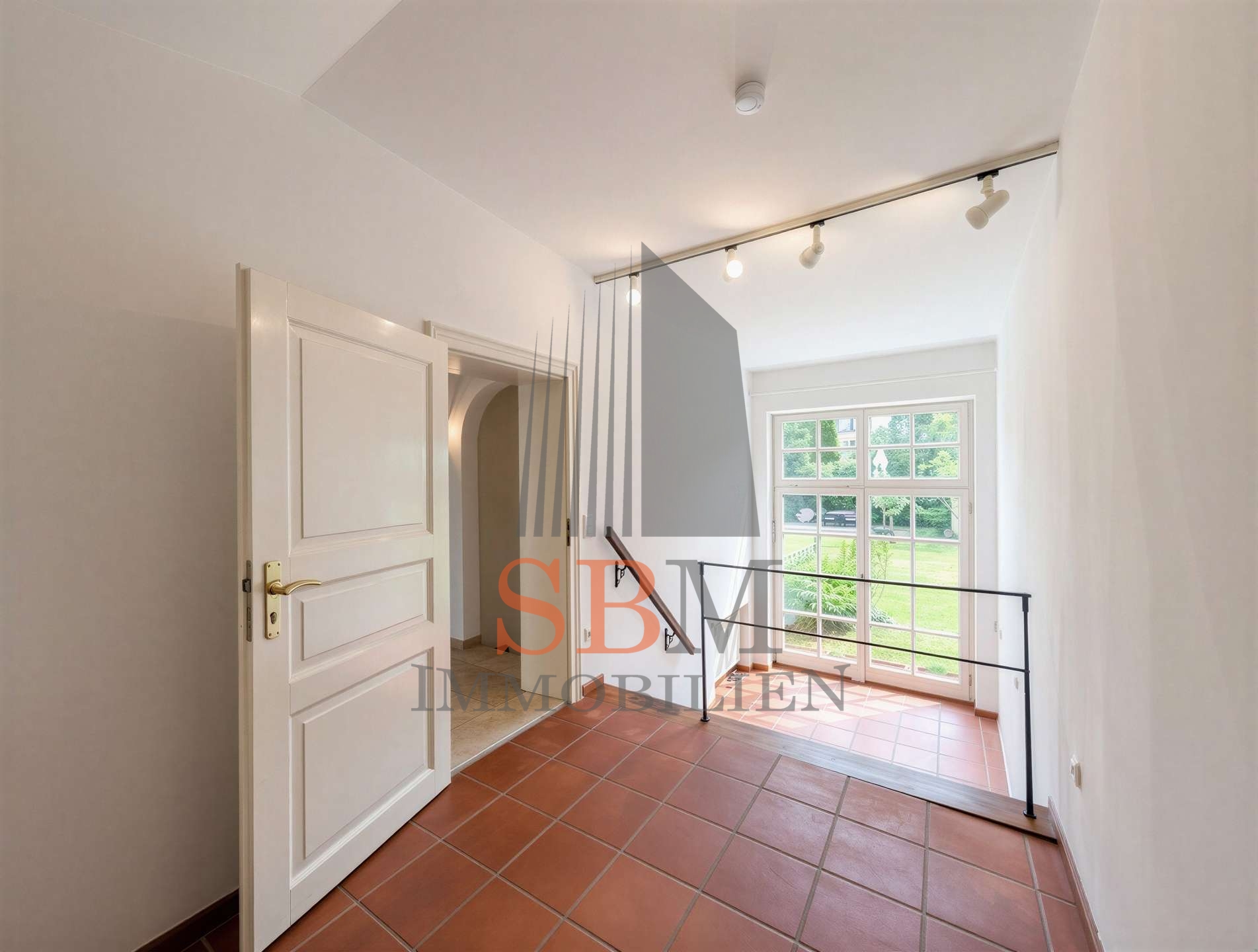 Repräsentative Büroeinheit mit Altbau-Charakter in Nymphenburg - Flur