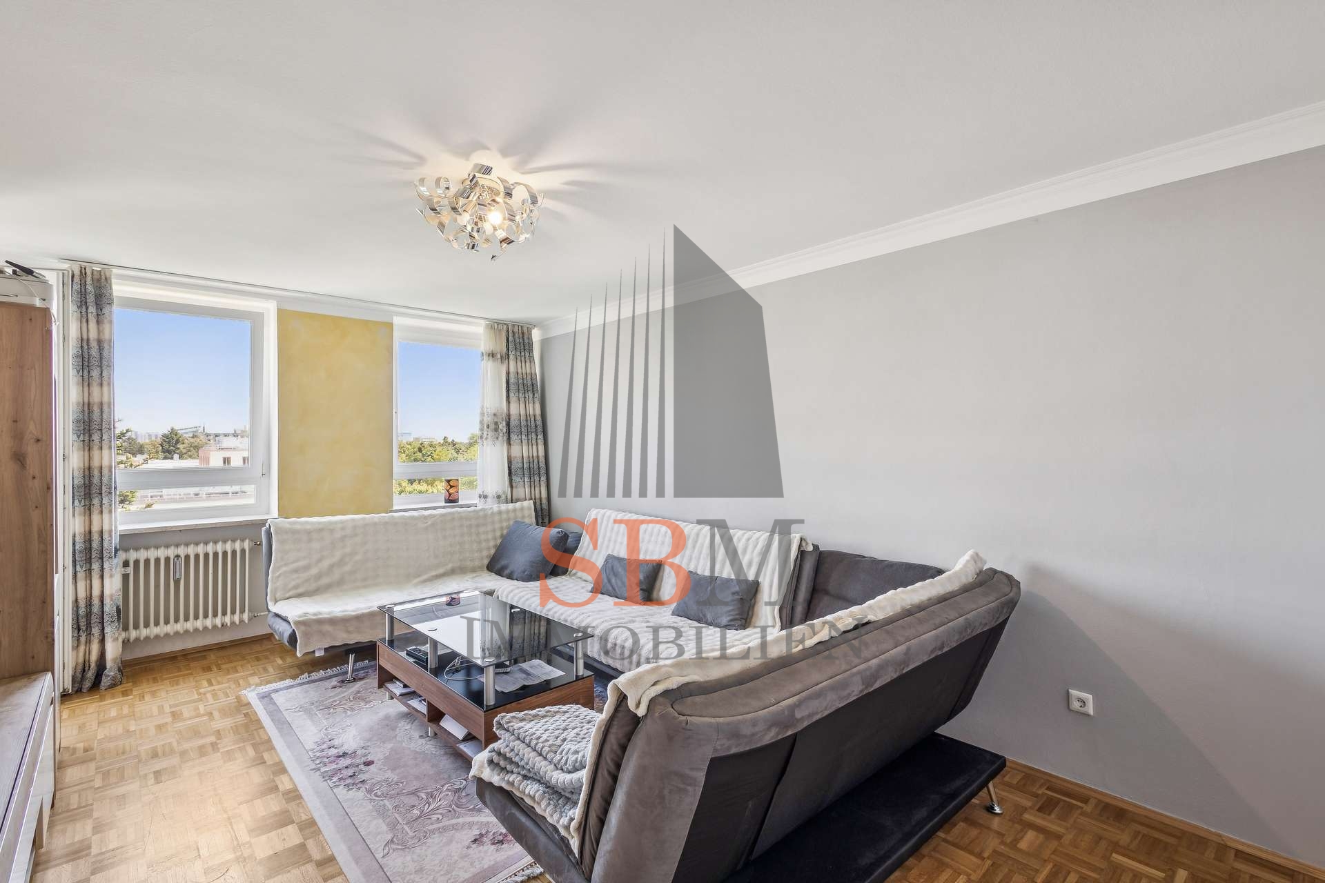 Vielseitiges Investment in Aubing: 3-Zi.-Wohnung mit Weitblick – ideal für Anleger oder Eigennutzung - Wohnzimmer
