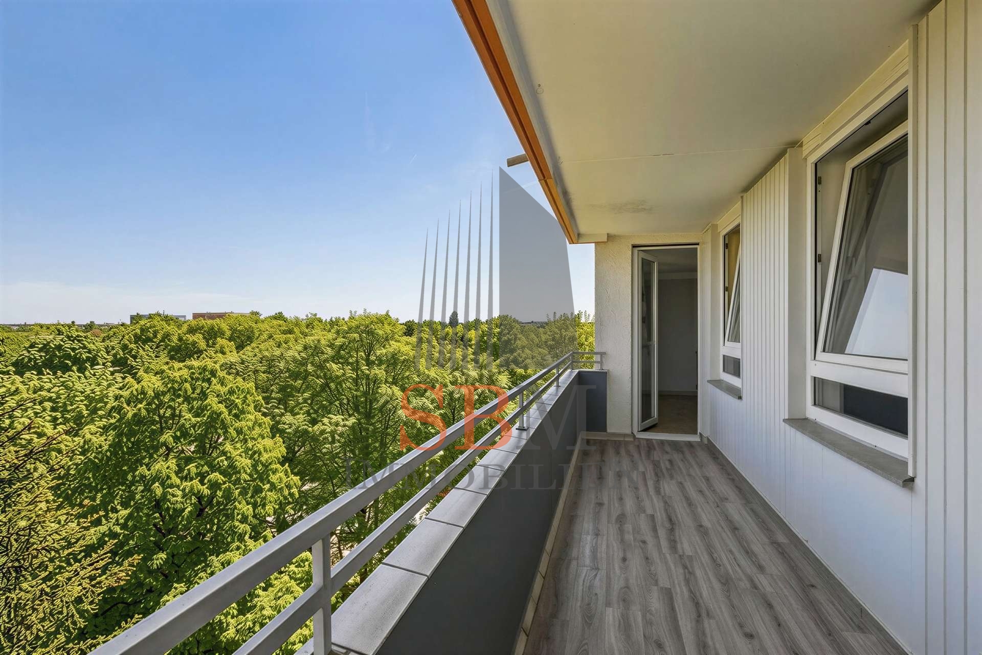 Vielseitiges Investment in Aubing: 3-Zi.-Wohnung mit Weitblick – ideal für Anleger oder Eigennutzung - Balkon