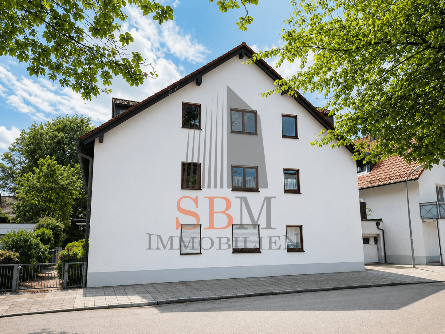 Zum Sanieren : Verstecktes Gartenjuwel mit Südterrasse und viel Potenzial - Außenansicht