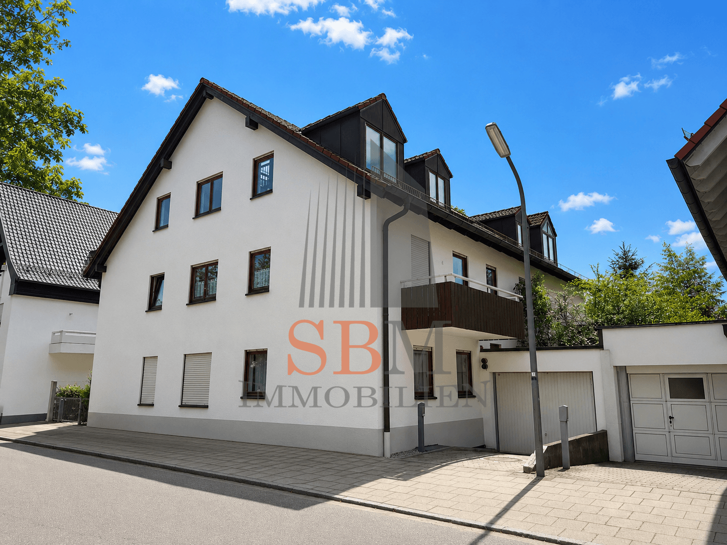 Zum Sanieren : Verstecktes Gartenjuwel mit Südterrasse und viel Potenzial - Außenansicht