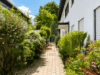 Zum Sanieren : Verstecktes Gartenjuwel mit Südterrasse und Hobbyraum - Garten beim Eingang