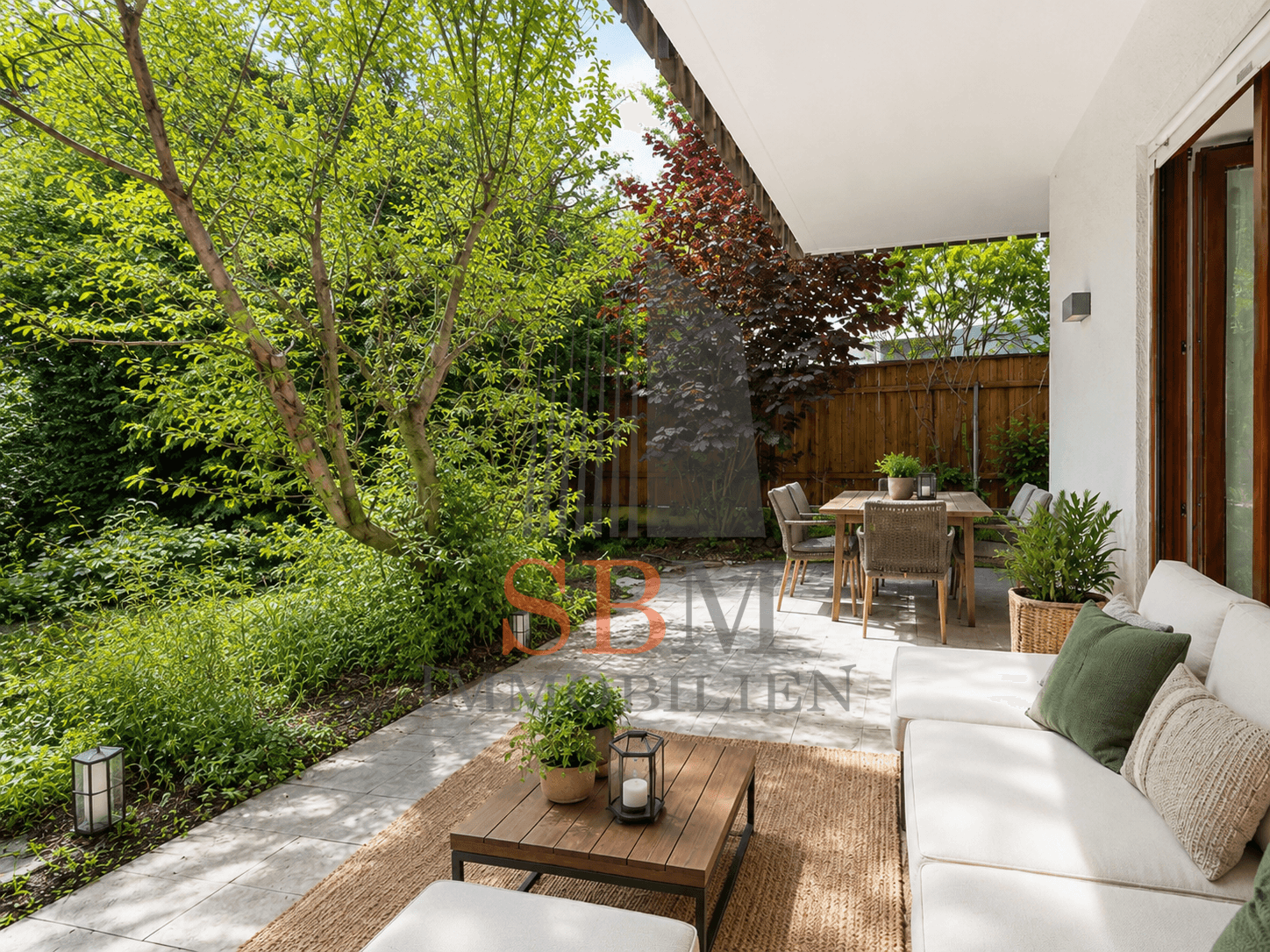 Zum Sanieren : Verstecktes Gartenjuwel mit Südterrasse und Hobbyraum - Terrasse ( Einrichtungsvorschlag)