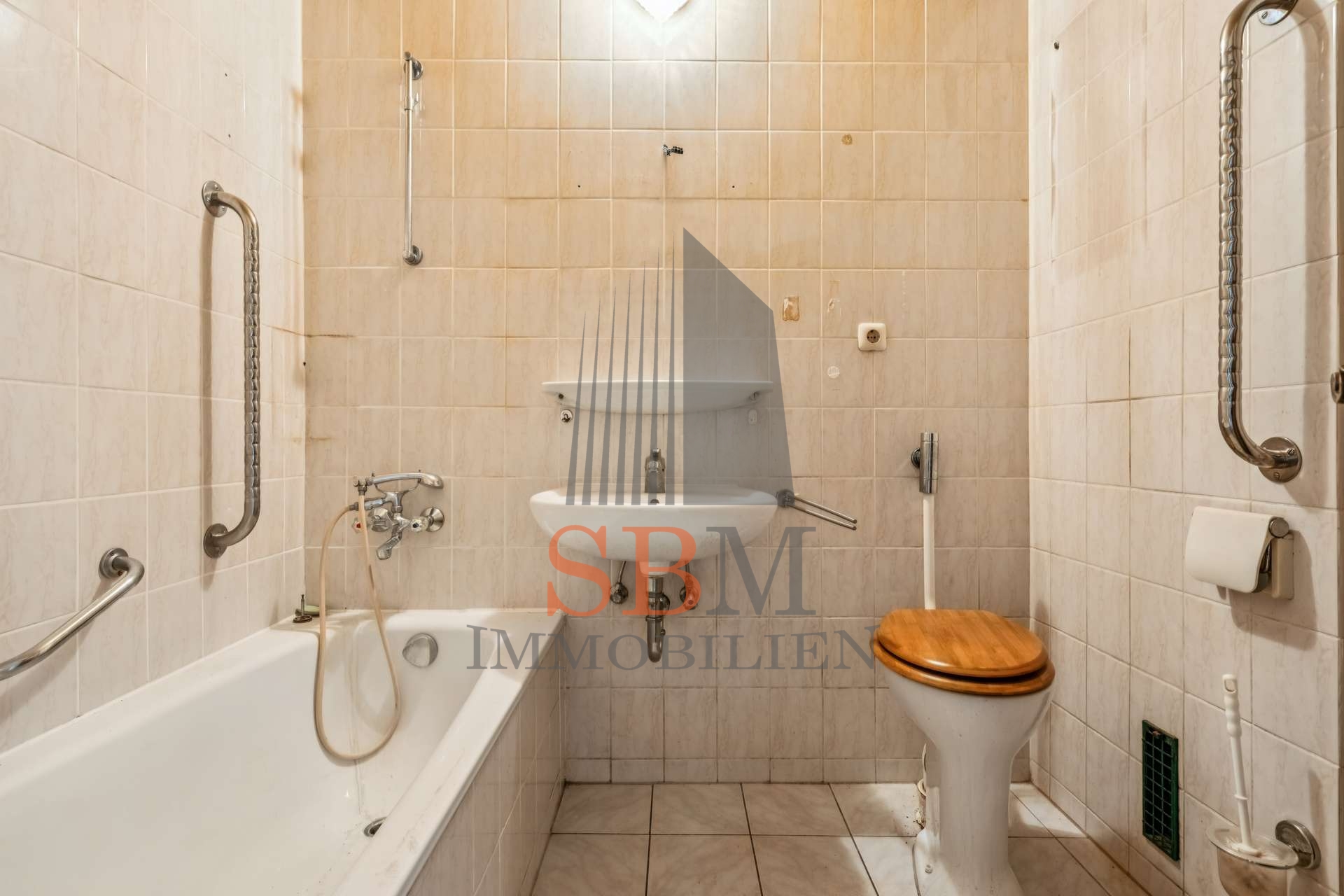 Zum Sanieren: 2 Zimmer-Whg. am Olympiapark - Badezimmer 2 Zi. Whg.